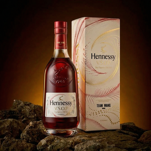 Hennesy VSOP X Team Wang (700ml / ABV: 40%)